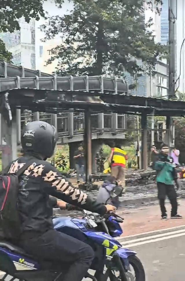 当地华人：多位政要住宅被洗劫开元棋牌网站印尼爆发大规模抗议(图1)